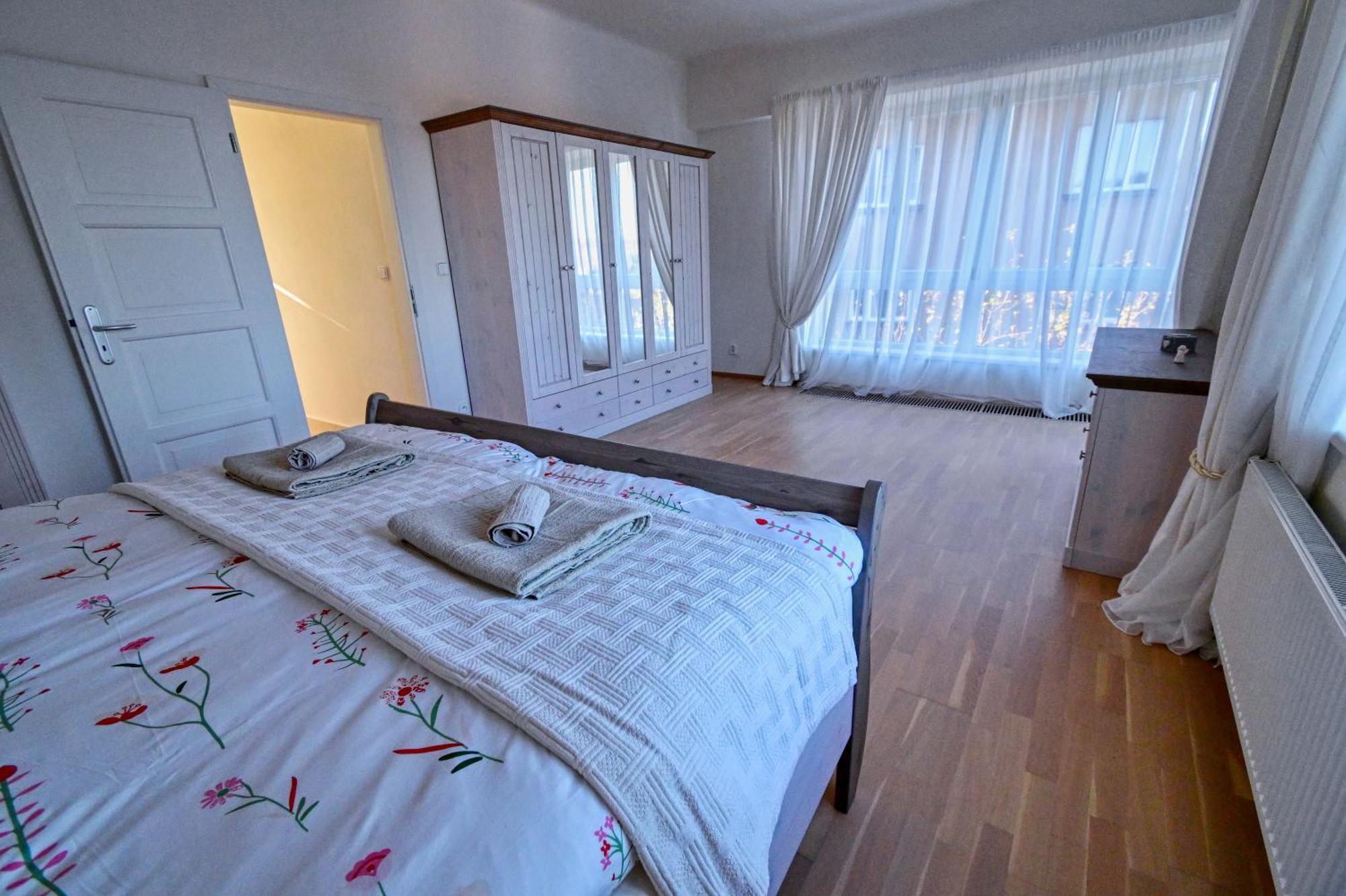 Veleslavin Villa *