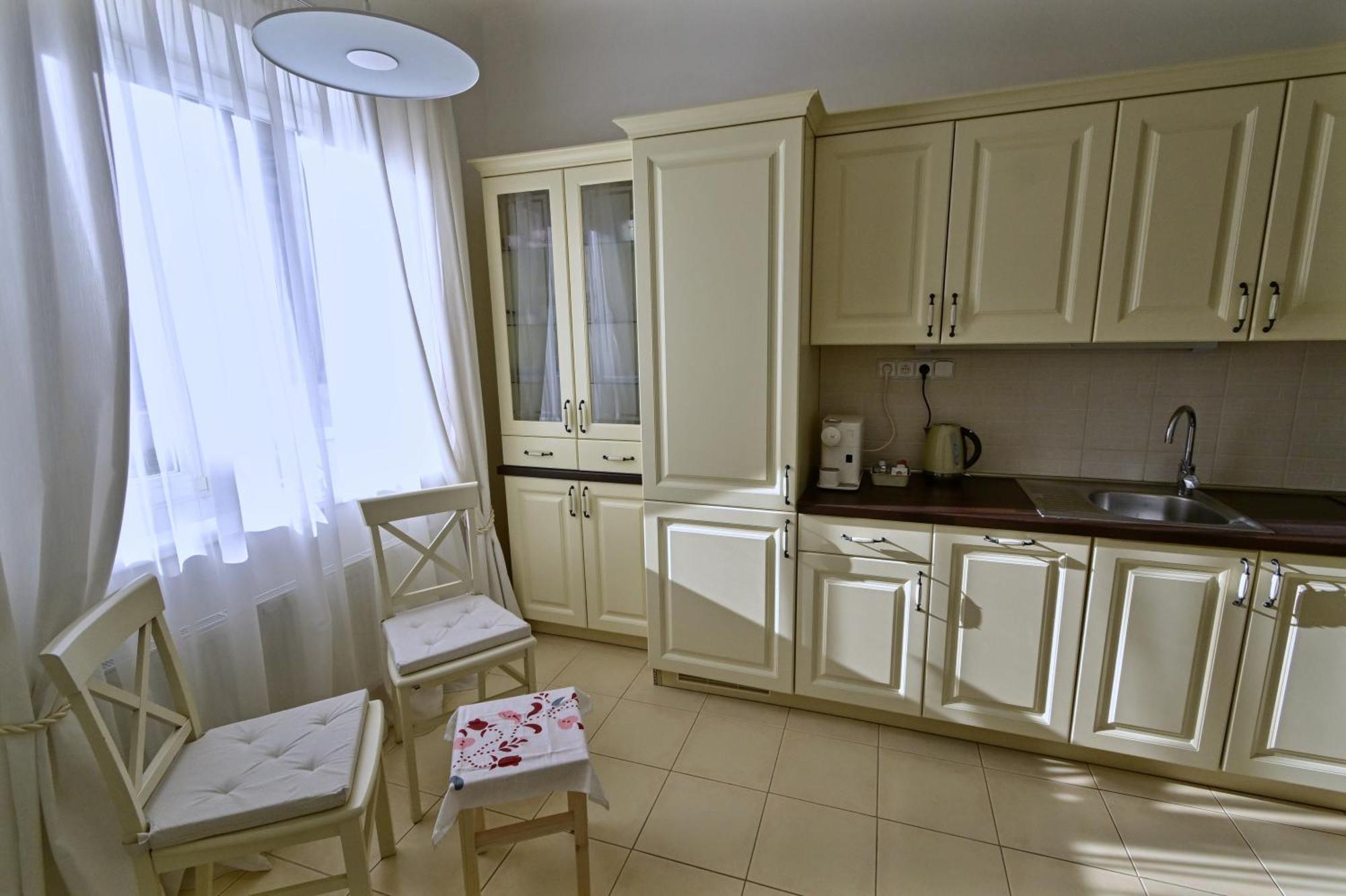 Veleslavin Villa *